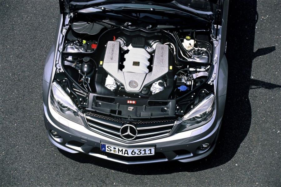  Mercedes-Benz C63 AMG 2007 года  (фото 2 из 27)